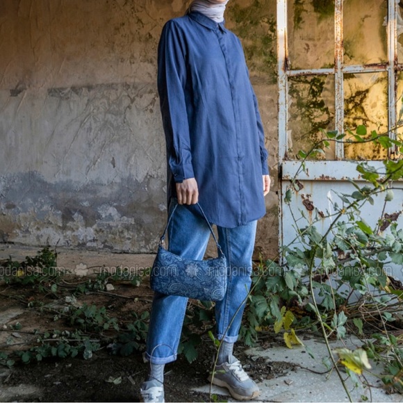 Navy Blue - Navy Blue - Point Collar - Tunic - Picture 2 of 3